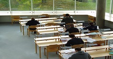 Alumnes estudiant